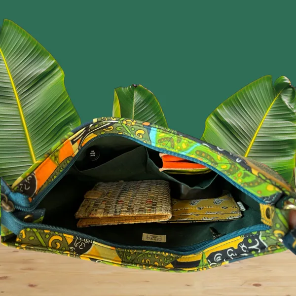 Green_Handcrafted_Cotton_Printed_Baguette_Shoulder_Bag_With_Matching_Handle