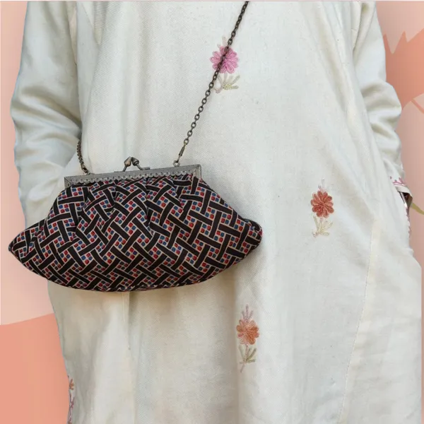 Black_Handcrafted_Cotton_Printed_Boat_Sling_Bag_With_Metal_Chain_Handle