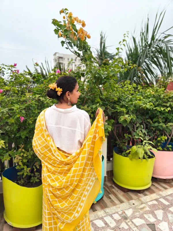 Sun-Kissed_White_Mulmul_Saree_With_Unstitched_Blouse_Piece