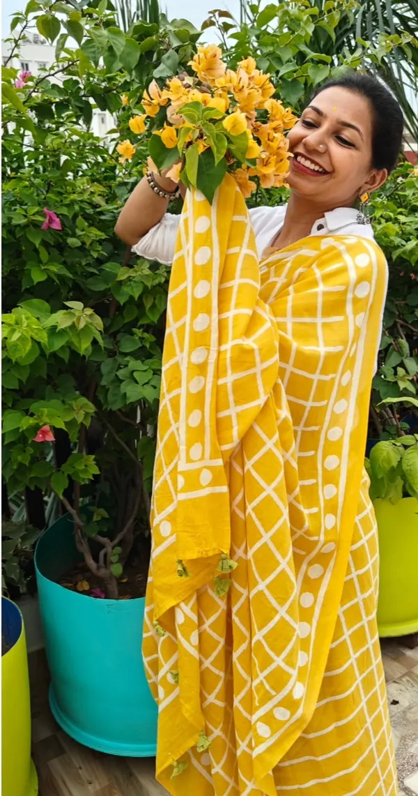 Sun-Kissed_White_Mulmul_Saree_With_Unstitched_Blouse_Piece