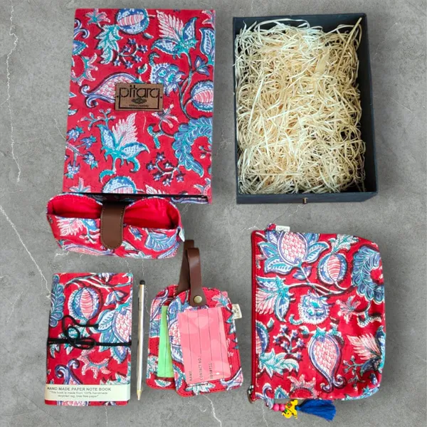 Red_Handcrafted_White_Floral_Gift_Set_Box