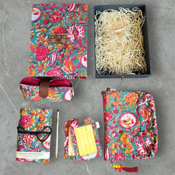 Red_Handcrafted_Floral_Gift_Set_Box