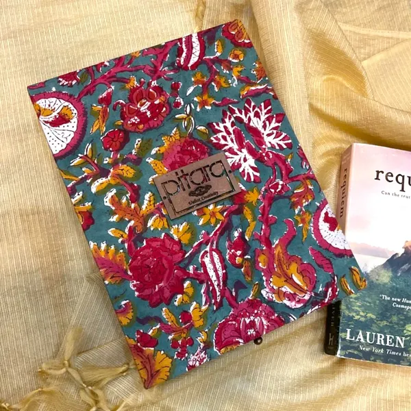 Red_Handcrafted_Floral_Gift_Set_Box