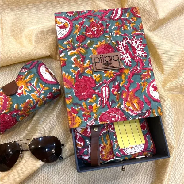 Red_Handcrafted_Floral_Gift_Set_Box