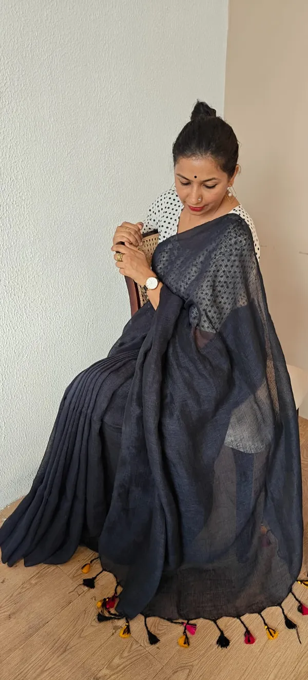 Onyx_Grace_Linen_Saree_With_Unstitcheded_Blouse_Piece