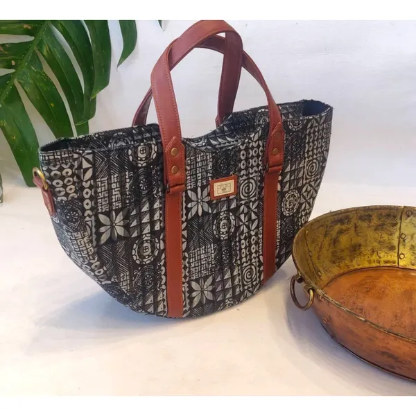 Blue_&_Black_Handcrafted_Sling_/_Hand_Bag_With_Leatherette_Upside_Down