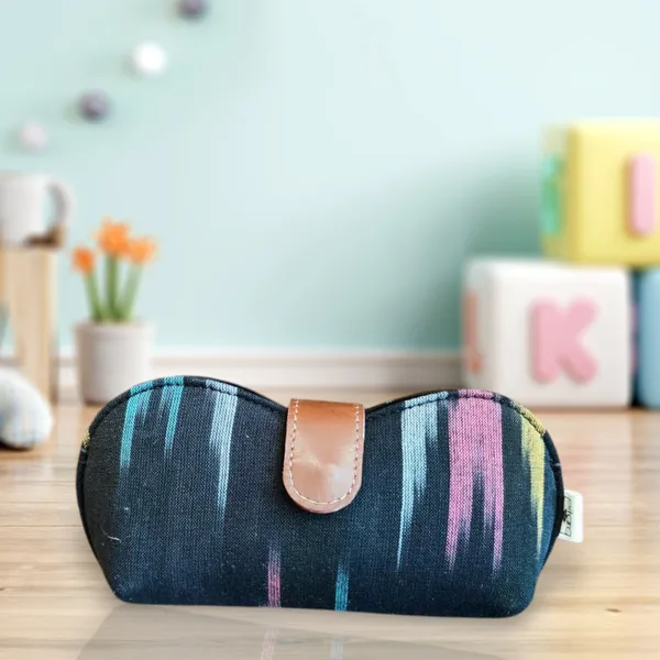 Black_Ikat_Handcrafted_Cotton_Printed_Sunglass_Cover