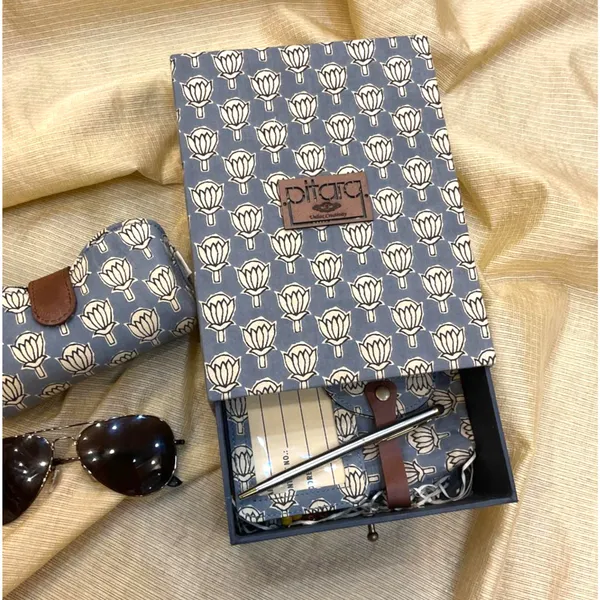 Handcrafted_Lotus_Gift_Set_Box