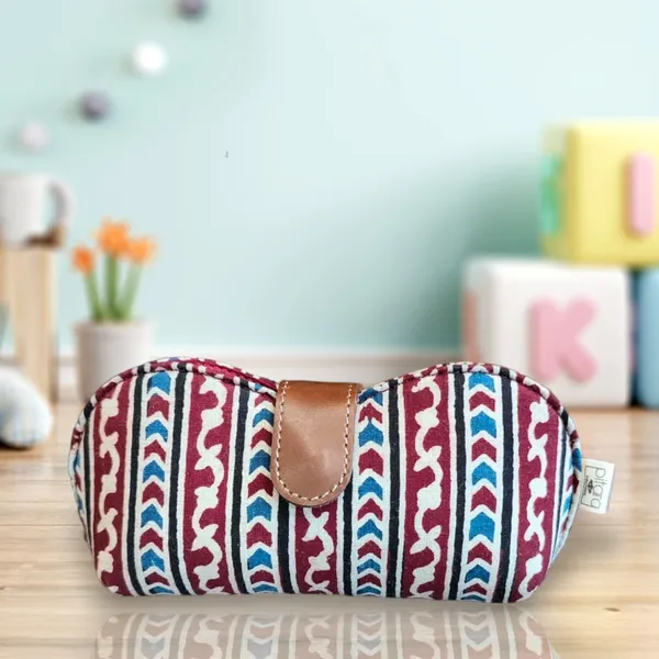 Red_Cream_Geometric_Handcrafted_Cotton_Printed_Sunglass_Cover