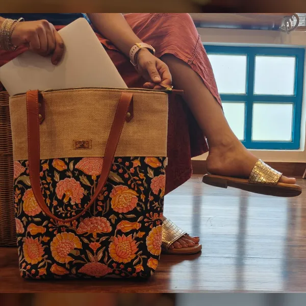 Black_Floral_Handcrafted_Jute_Tote_Bag_With_Leather_Handle