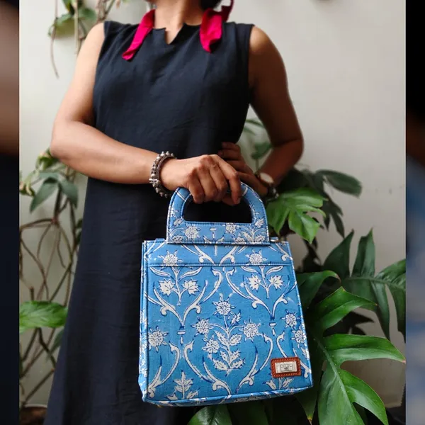 Blue_&_White_Handcrafted_Cotton_Badal_Mahal_Small_Tote_Hand_Bag
