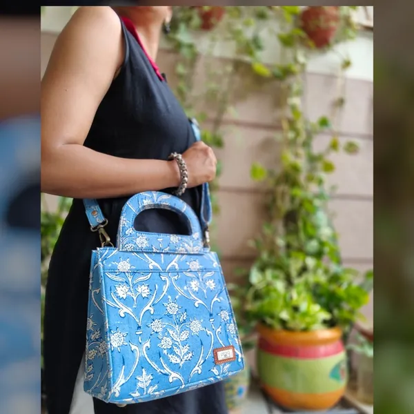 Blue_&_White_Handcrafted_Cotton_Badal_Mahal_Small_Tote_Hand_Bag