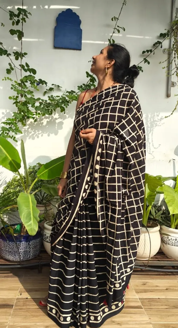 Midnight_Whisper_Mulmul_Saree_With_Unstitched_Blouse_Piece