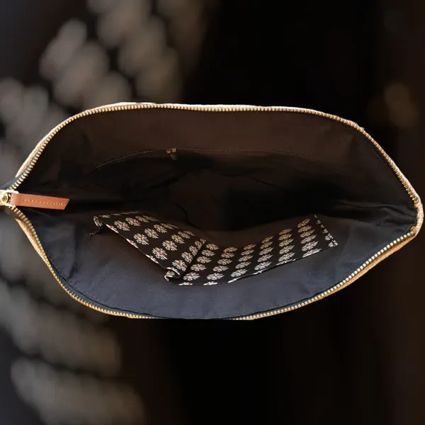 Black_White_Boota_Handcrafted_Jute_Tote_Bag_With_Leather_Handle