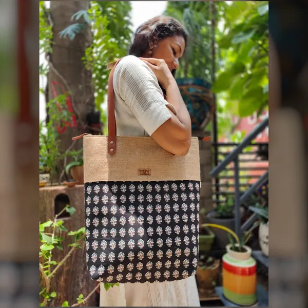 Black_White_Boota_Handcrafted_Jute_Tote_Bag_With_Leather_Handle