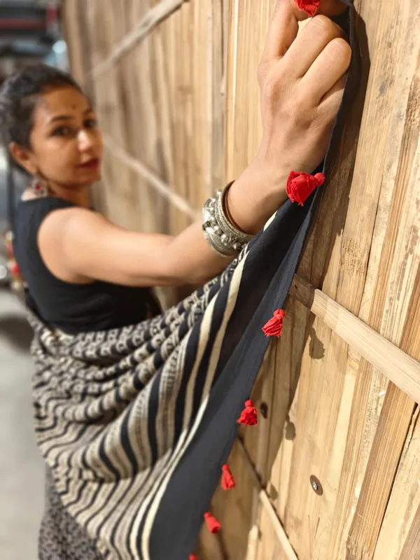 Noir_Cream_With_Scarlet_Tassels_Mulmul_Saree_With_Unstitched_Blouse_Piece