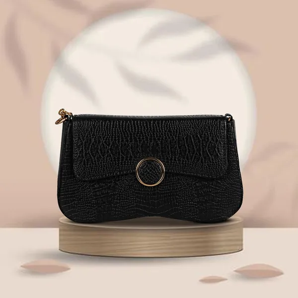 Black_Shoulder_Sling_Bag_With_Golden_Chain_Strap