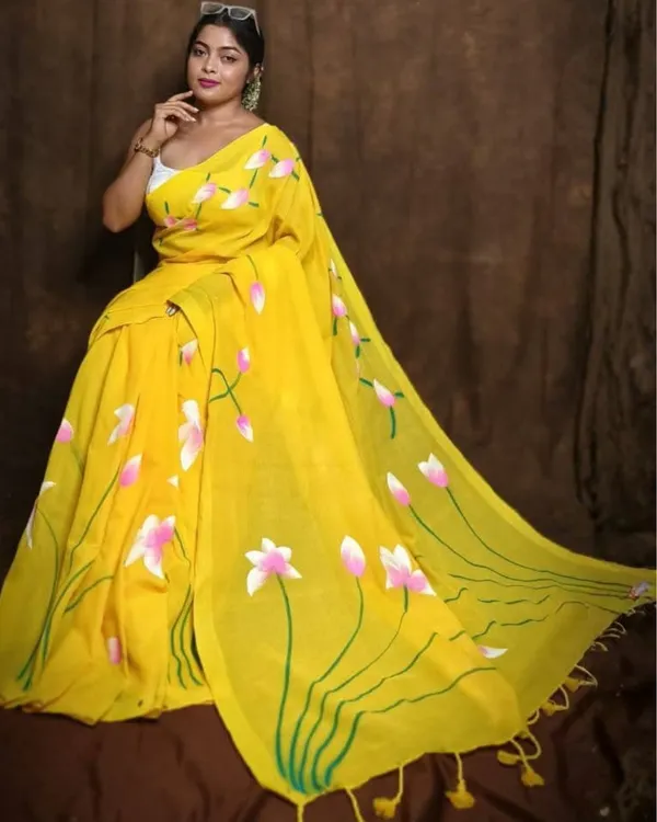 Yellow_Handloom_Premium_Quality_Lotus_Hand_Print_Cotton_Saree_For_Women_With_Blouse_Piece