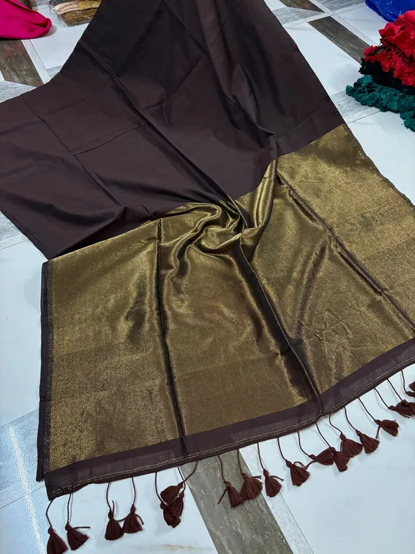 Brown_Handloom_Premium_Cotton_Saree_with_Elegant_Contrast_Pallu_&_Tassels_With_Blouse_Piece