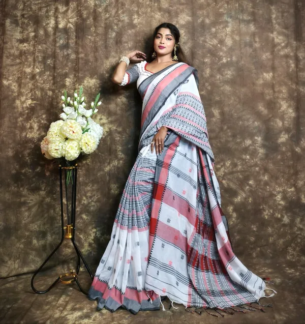 White_Handloom_Premium_Quality_Moddo_Moni_Cotton_Saree_For_Women_with_Blouse_Piece