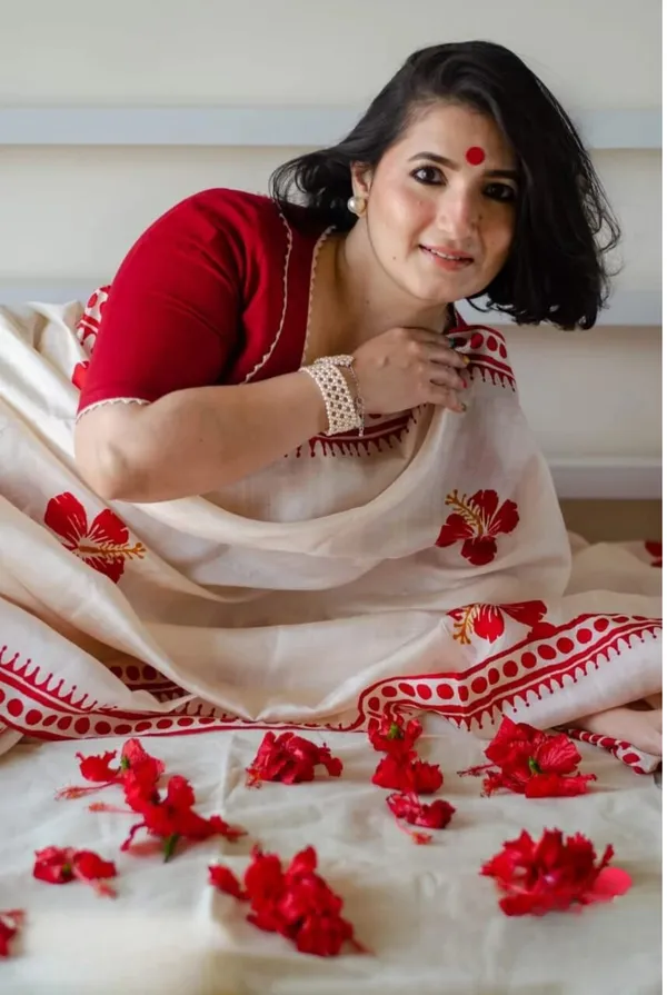 White_and_Red_Puja_Special_Handloom_Premium_Quality_Pure_Cotton_Block_Print_Saree_With_Running_Blouse_Piece
