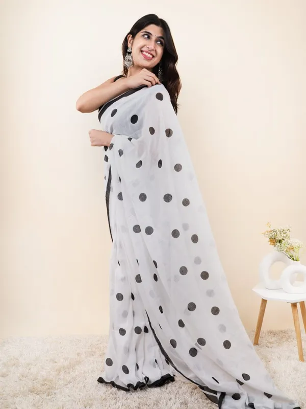 White_Handloom_Premium_Quality_Block_Print_Cotton_Saree_With_Running_Blouse_Piece