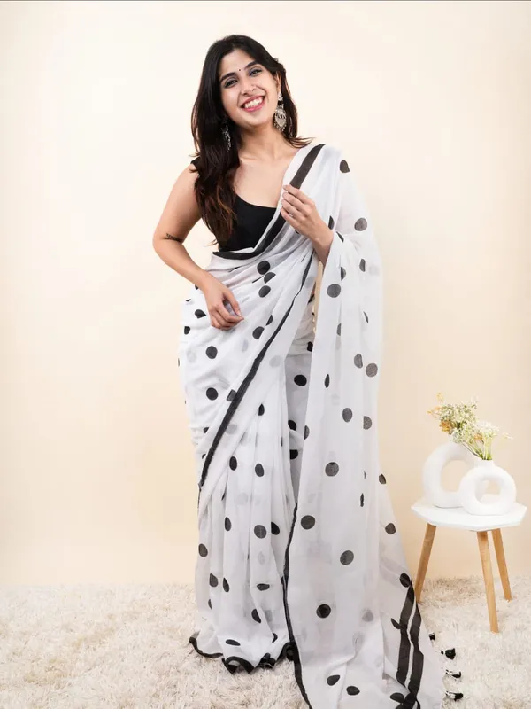 White_Handloom_Premium_Quality_Block_Print_Cotton_Saree_With_Running_Blouse_Piece