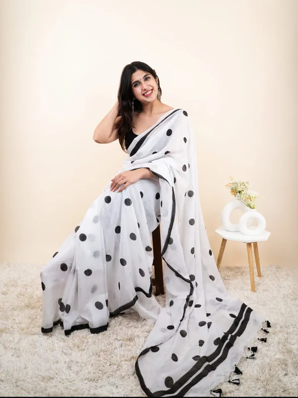 White_Handloom_Premium_Quality_Block_Print_Cotton_Saree_With_Running_Blouse_Piece