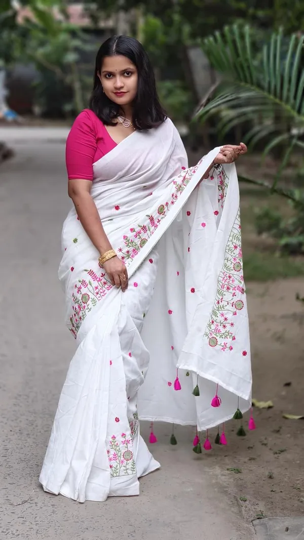 White_Handloom_Premium_Quality_Cotton_Embroidery_Work_Saree_For_Women_With_Blouse_Piece