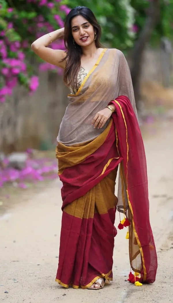 Beige_and_Yellow_Elegant_Handloom_Mull_Cotton_Daily_Wear_Saree_For_Women