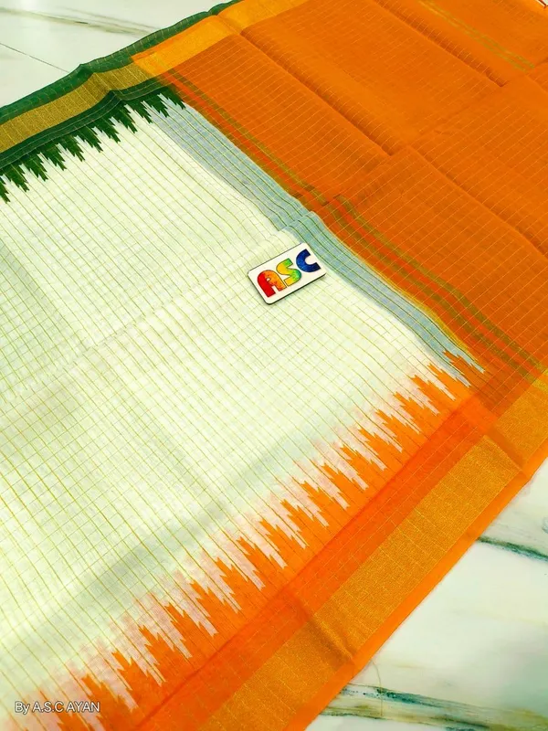 Green_and_Orange_Elegant_Handloom_Madurai_Check_Cotton_Saree_For_Women_with_Blouse_Piece