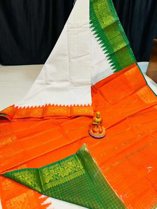Green_and_Orange_Elegant_Handloom_Madurai_Check_Cotton_Saree_For_Women_with_Blouse_Piece