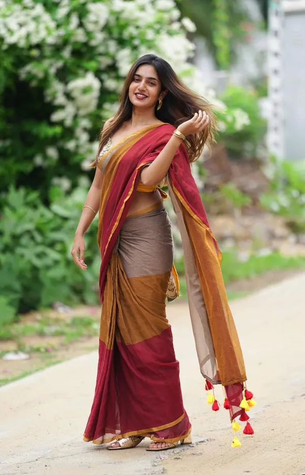 Beige_and_Yellow_Elegant_Handloom_Mull_Cotton_Daily_Wear_Saree_For_Women