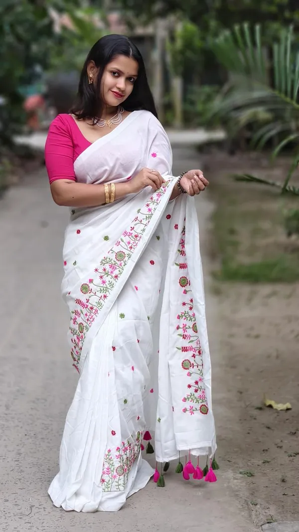 White_Handloom_Premium_Quality_Cotton_Embroidery_Work_Saree_For_Women_With_Blouse_Piece