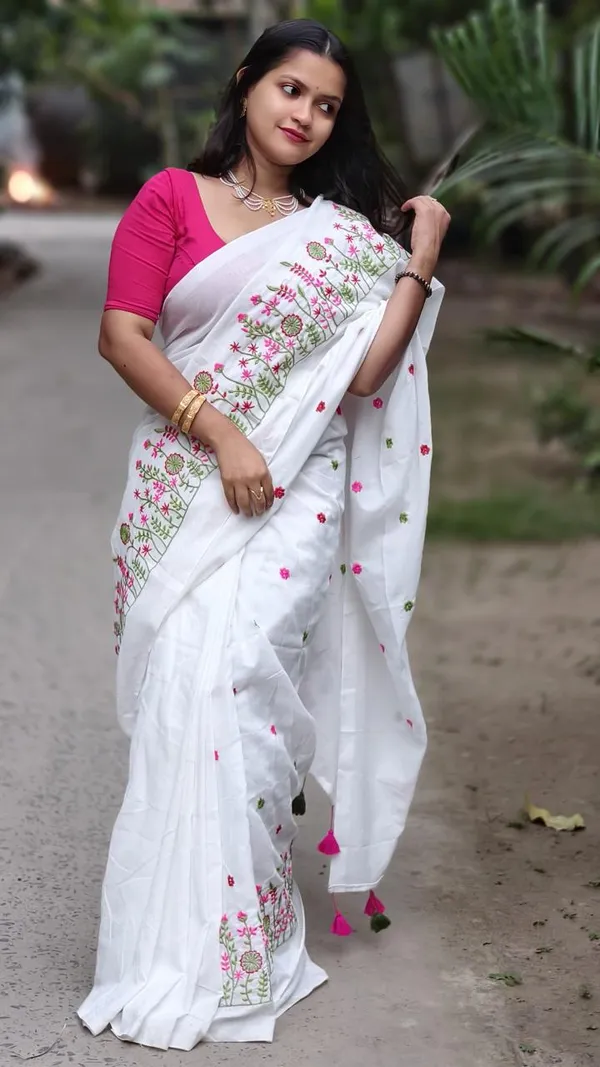 White_Handloom_Premium_Quality_Cotton_Embroidery_Work_Saree_For_Women_With_Blouse_Piece