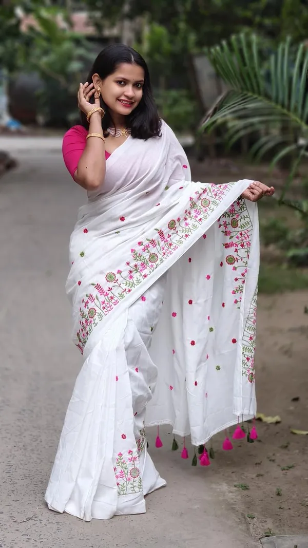 White_Handloom_Premium_Quality_Cotton_Embroidery_Work_Saree_For_Women_With_Blouse_Piece
