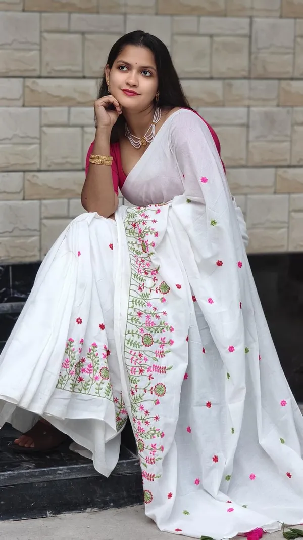 White_Handloom_Premium_Quality_Cotton_Embroidery_Work_Saree_For_Women_With_Blouse_Piece