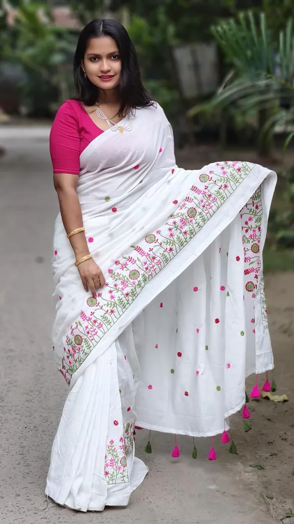 White_Handloom_Premium_Quality_Cotton_Embroidery_Work_Saree_For_Women_With_Blouse_Piece