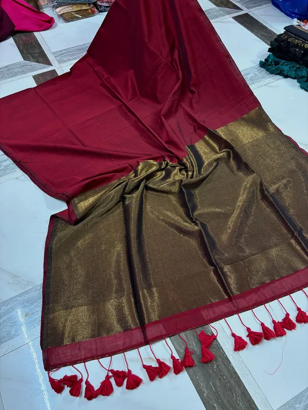 Red_Handloom_Premium_Cotton_Saree_with_Elegant_Contrast_Pallu_&_Tassels_With_Blouse_Piece
