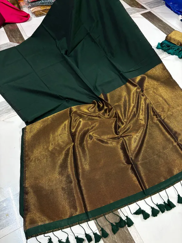 Deep_Green_Handloom_Premium_Cotton_Saree_with_Elegant_Contrast_Pallu_&_Tassels_With_Blouse_Piece
