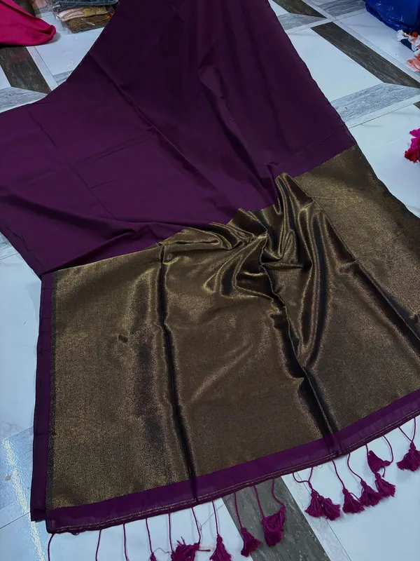 Magenta_Handloom_Premium_Cotton_Saree_with_Elegant_Contrast_Pallu_&_Tassels_With_Blouse_Piece