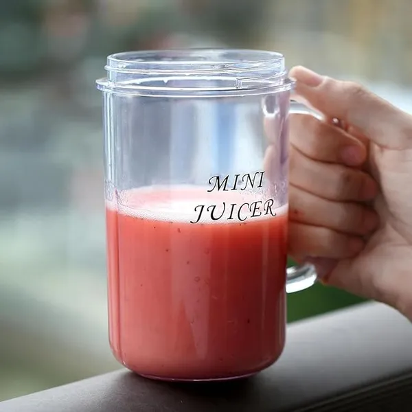 Portable_Mini_USB_Juicer_Blender_500ml_|_Your_On-the-Go_Travel_Companion_for_Fresh_Fruit_and_Veggie_Juices_with_Built-In_Jar
