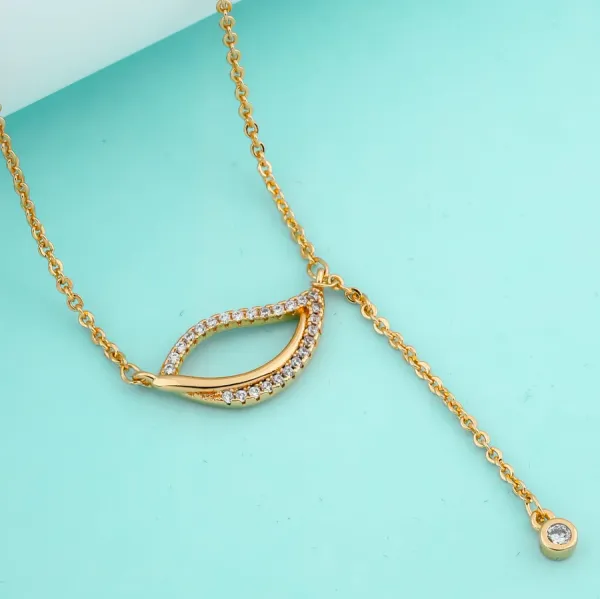 Leafy_Radiance_Elegance_Brass_Necklace_For_Womens