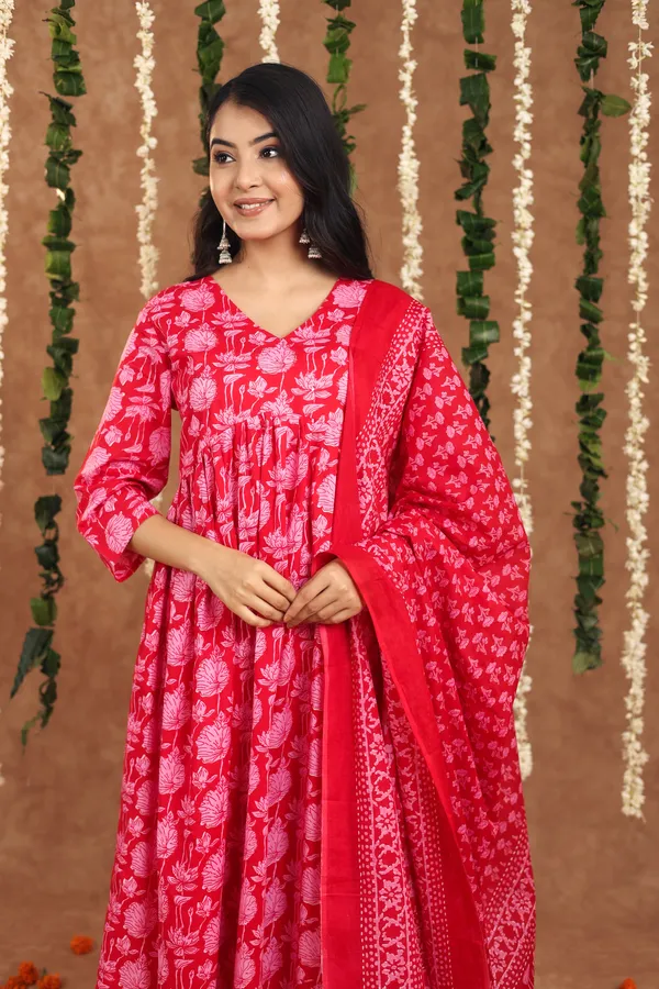 Women_Trendy_Dark_Pink_Cotton_Flower_Printed_Mirror_Worked_Kurta_And_Pant_With_Cotton_Mulmul_Dupatta