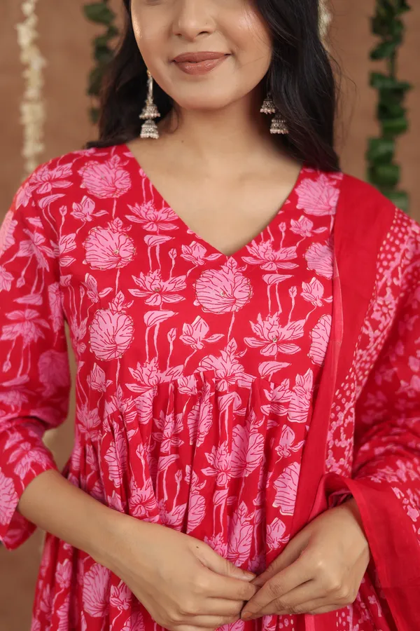 Women_Trendy_Dark_Pink_Cotton_Flower_Printed_Mirror_Worked_Kurta_And_Pant_With_Cotton_Mulmul_Dupatta