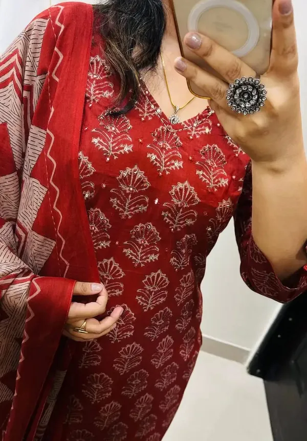 Women_Jaipuri_Trendy_Flower_Printed_And_Sequince_Worked_Cotton_Red_Kurta_With_Pant_And_Dupatta
