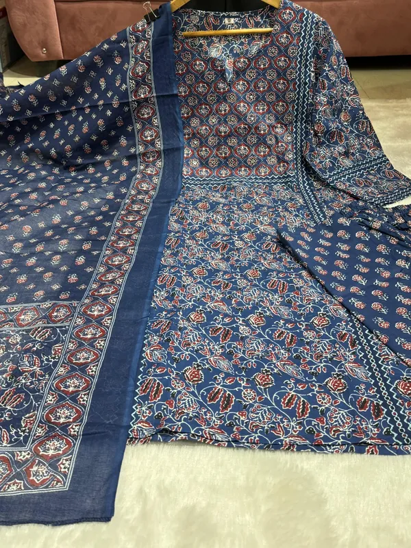 Women_Trendy_Mirror_Panel_And_Flower_Printed_Cotton_Blue_Kurta_With_Pant_And_Dupatta