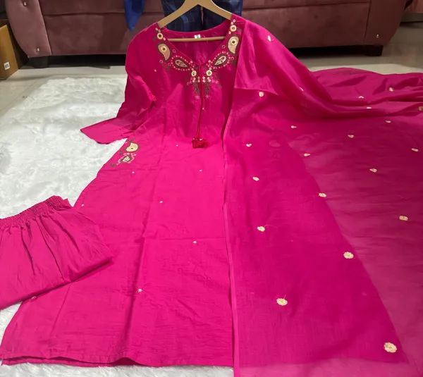Women_Trendy_Straight_Mirror_and_Floral_Embriodered_Worked_Pink_Cotton_Kurta_With_Pant_and_Dupatta