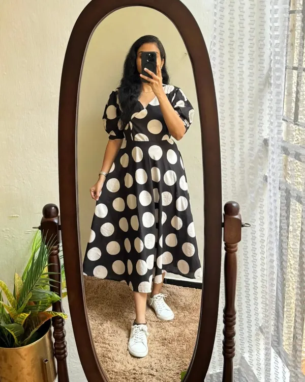 Black_Beautiful_Dot_Printed_Cotton_Full_Flair_Middy_Gown/Short_Kurti