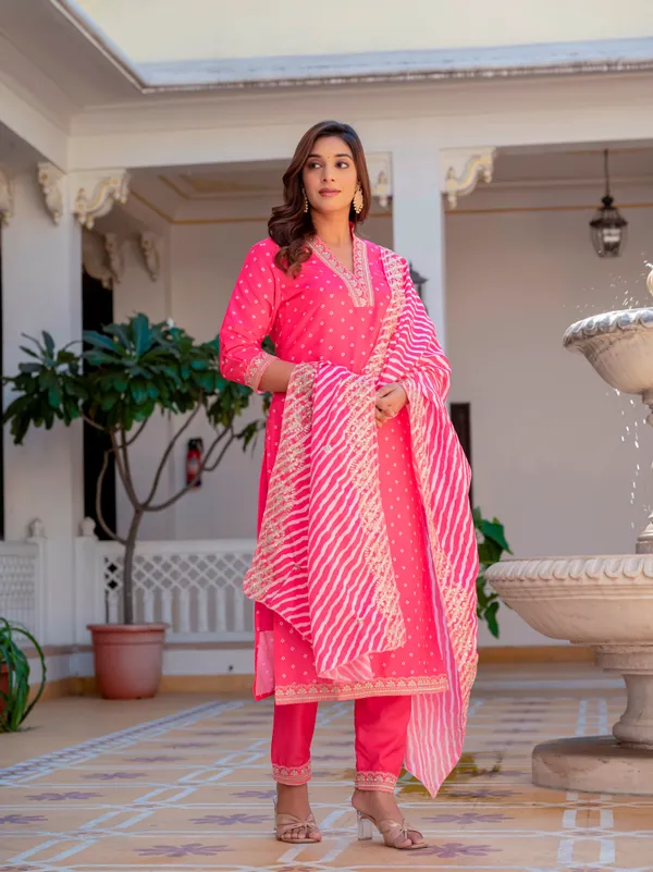 Pink_Muslin_Kurti_With_Pant_And_Dupatta_For_Women